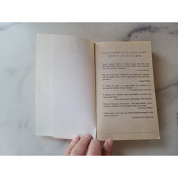 Don't Look Down by Bob Mayer and Jennifer Crusie (2007, Mass Market) - Picture 2 of 10